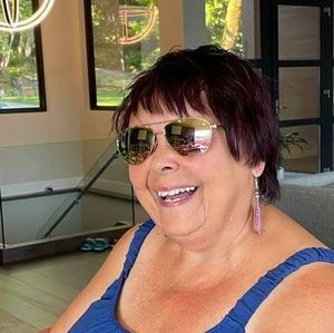 Meet your Posher, Maxine